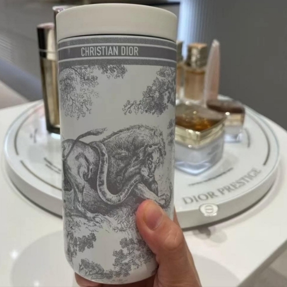 Fly With Cupid - Picture 9 of 9